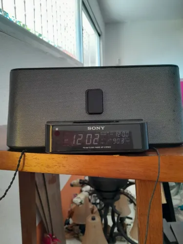 Rádio relógio Sony "Dream Machine"com dock para Ipod/Iphone