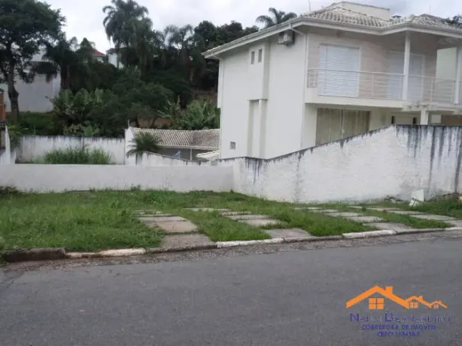 Terreno plano e bem localizado, confira !!
