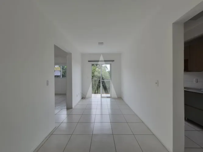 Apartamento com 02 quartos e sacada no bairro Petrópolis.