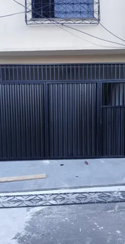 FABRICAMOS SOBRE MEDIDAS PORTÕES PORTAS JANELAS EM ALUMÍNIO FOSCO BRANCO PRETO. 