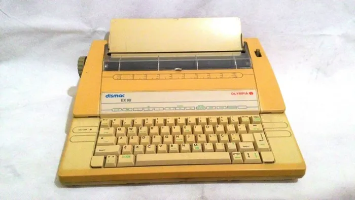 Máquina de Escrever Dismac EX88