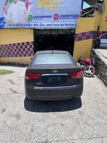 Pára-choque trazeiro Cerato com aplique