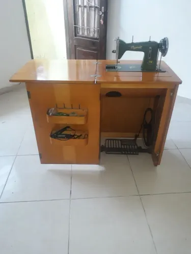 Máquina de costura Vigorelli antiga