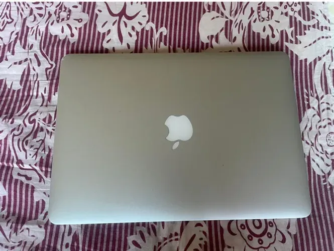 MacBook Air Apple 13.3", M1, 8GB RAM, 256GB SSD - Prata
