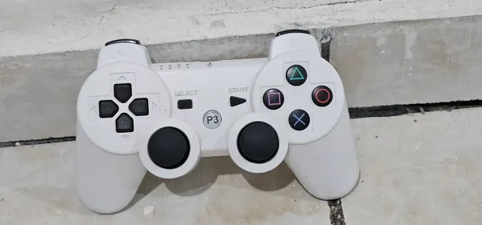 CONTROLE PS3 NAO FUNCIONA PERFEITAMENTE. COM DEFEITOS