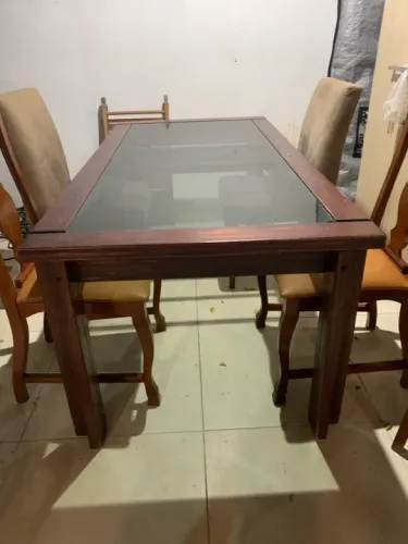 Mesa de Jantar em Madeira Maciça