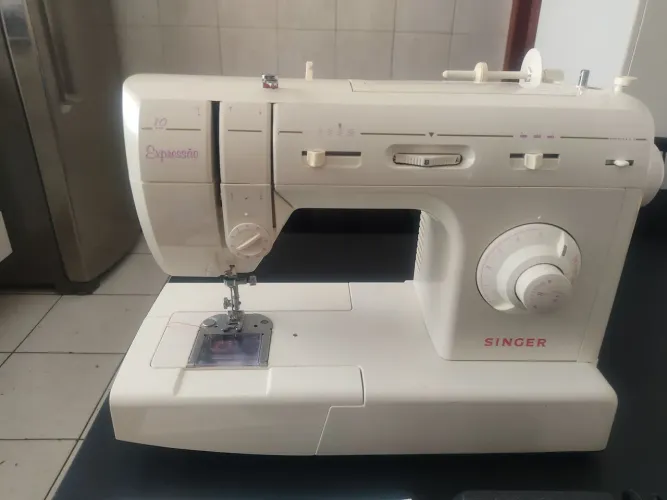 Máq  de Costura Singer Expressão 10