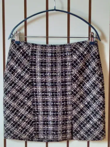 Saia de lâ xadrez modelo curto com forro pequena abertura na barra da saia