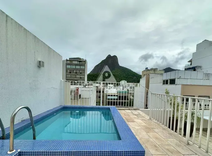 Leblon - Cobertura Duplex Exclusiva na Quadra da Praia, 322m², 4 Quartos, Vista Mar