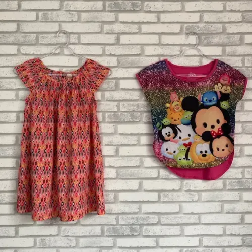 Kit Infantil Vestido Coral Estampado Yeapp + Camiseta Disney Tsum Tsum Tamanho 6