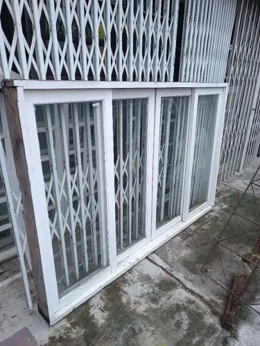 Janela de itauba grande 1.30 x 2m cx 13cm VENDE-SE 