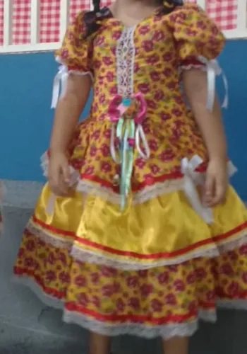 Vendo vestido infantil Junino, aproveite.