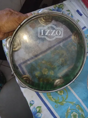 Pandeiro  Izzo, 95 reais 