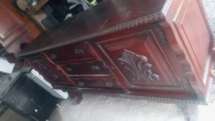 Armário Buffet Antigo em Madeira Maciça