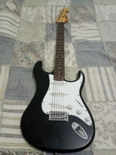 Guitarra strato Memphis preta aceito pedais pedaleira
