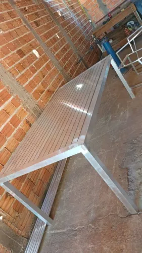 Mesas ripadas em alumínio 