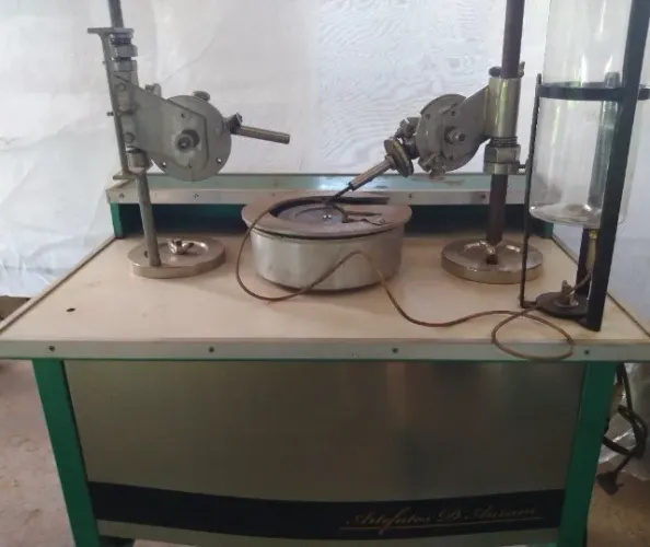 Maquina de lapidação com lapidadora e formatadora calibradora de pedras preciosas.