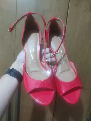 sandália vermelha verniz