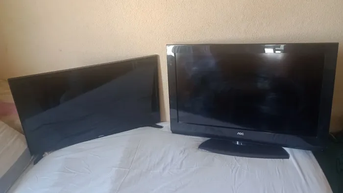 Vendo 2 tvs de 32 polegadas para retirada de peças valor 130 as duas.