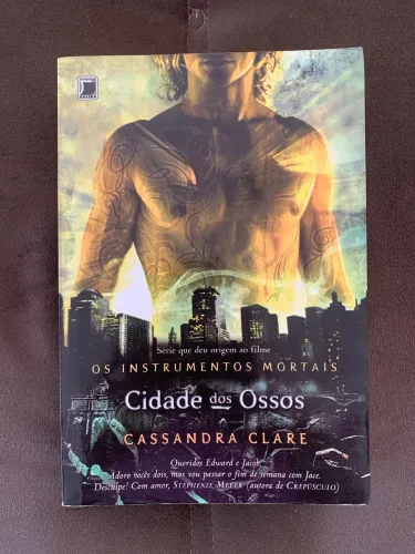 Livro Cidade dos ossos