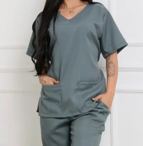 Kit de Scrub cor cinza e cor preto - Conforto e Estilo para Profissionais