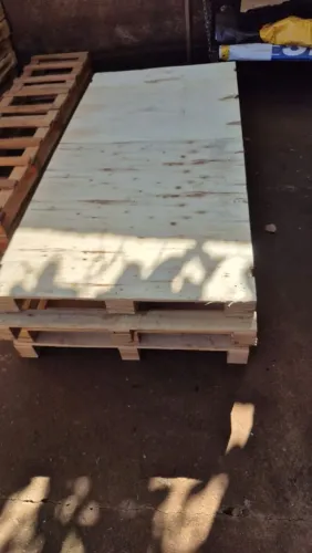 Pallets seminovos, medida 2.30 por 1.50, valor 35.00 reais cada. 