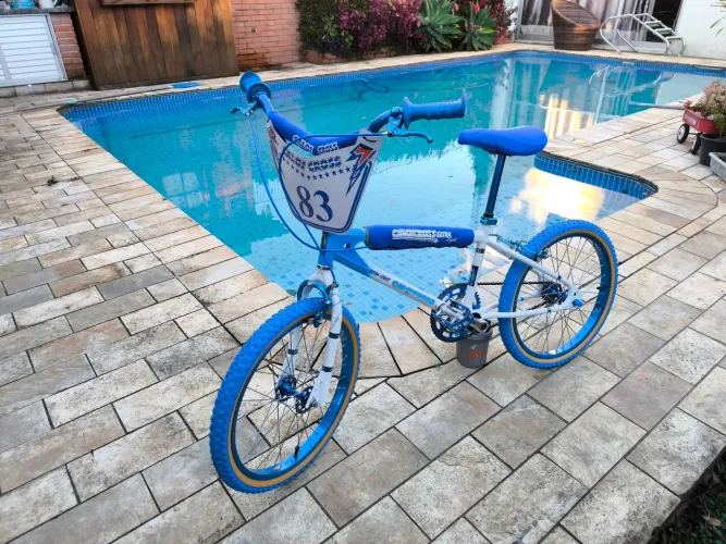 Bicicleta BMX Retro Caloi Cross Extra Light