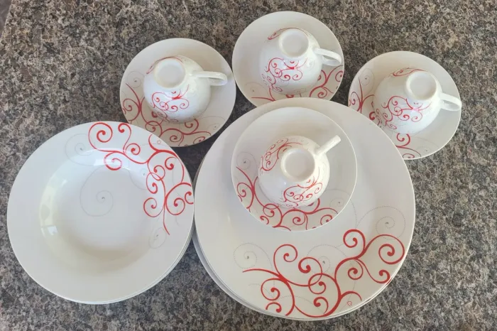 Aparelho de Jantar 16 peças em Louça 
