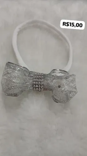 Faixa de cabelo para bebê com laço de renda