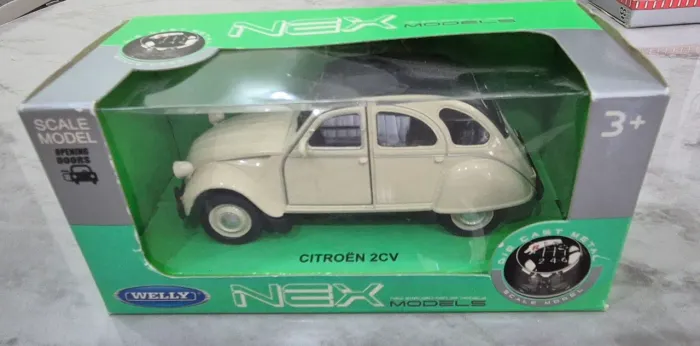 Miniatura Citroen 2 cv 1:36 na caixa 