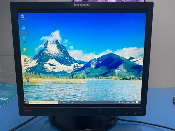 Monitor Lenovo ThinkVision L1700PC 17"    4x4 (quadrado)