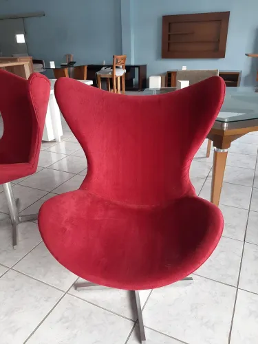 Poltrona Giratória Vermelha Elegante