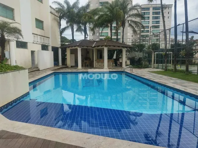 Cobertura mobiliada para locação bairro Santa Mônica com 3 quartos