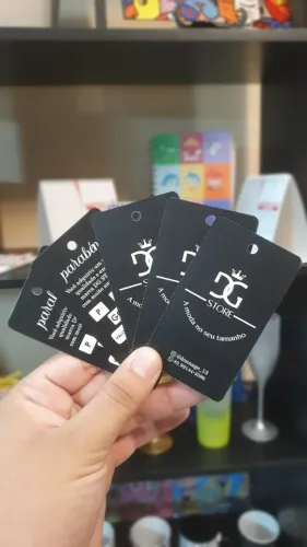 Etiquetas personalizadas tags para roupas e acessórios com logomarca