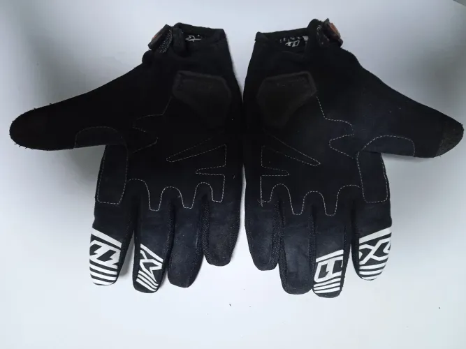 Luvas de moto. R$ 70