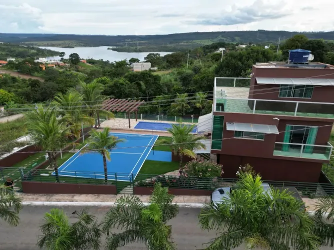 Chácara no Corumbá 4 com Triplex Alto Padrão à Venda em Condomínio Fechado