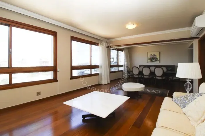 Apartamento mobiliado para alugar no Moinhos de Vento 2 quartos (1 suíte)