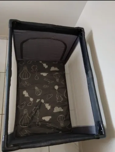 Berço portátil MultiKids com mosquiteiro 