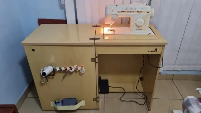 Máquina de Costura Singer Facilita Plus - Completa