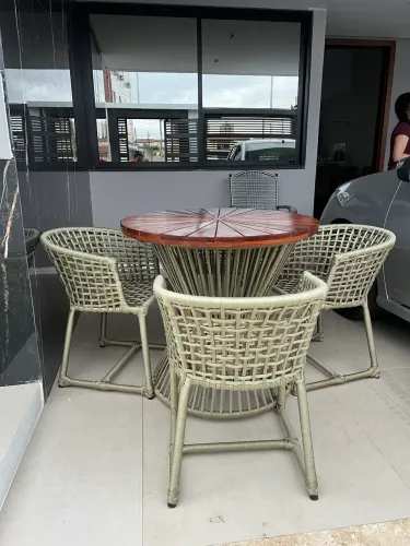 Mesa com 4 cadeiras em corda náutica