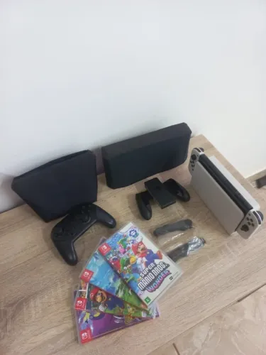Nintendo Switch OLED + Controle Pro + Capa ante poeira + Jogos