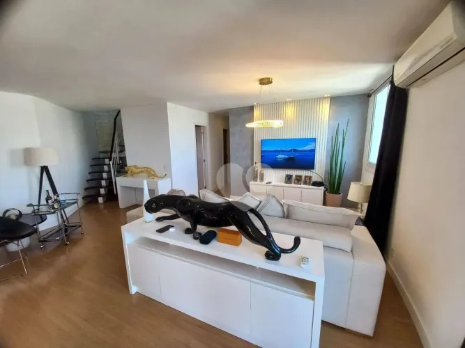 Maravilhosa cobertura duplex com 4 quartos no Península