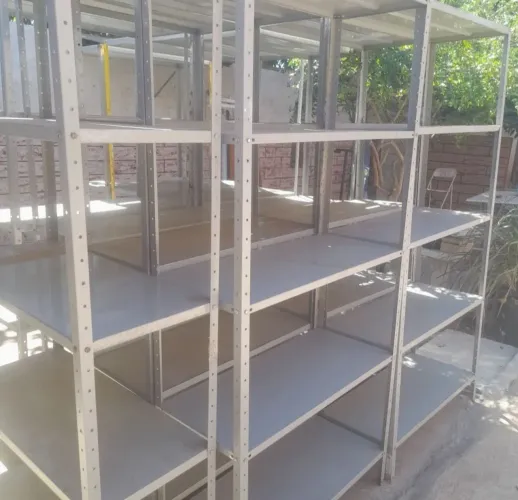 Estantes de aço 40cm semi novas 