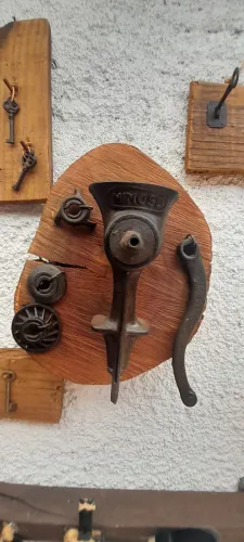 Moedor de Carne Antigo Decorativo com bolacha 250