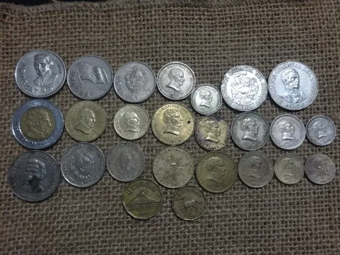 Coleção de moedas antigas do Uruguai