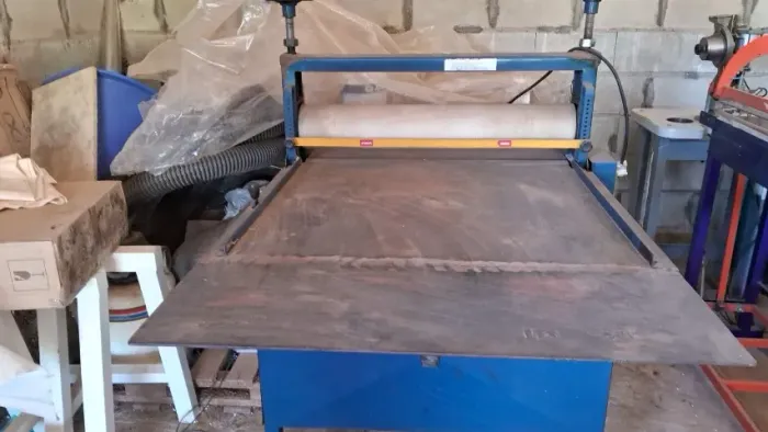Máquina de Corte e Vinco Industrial Automática - 200 × 80 cm, pronta para produção