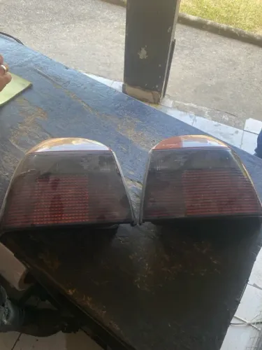 Par de lanternas traseiras VW Golf 95 fume