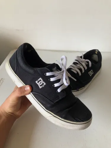 Tenis DC preto - tamanho: 42