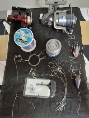 Molinete. 1 Bari 200 ; 1 Taicon Blue Bird 6000