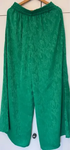 Calça Pantalona Verde Estampada
